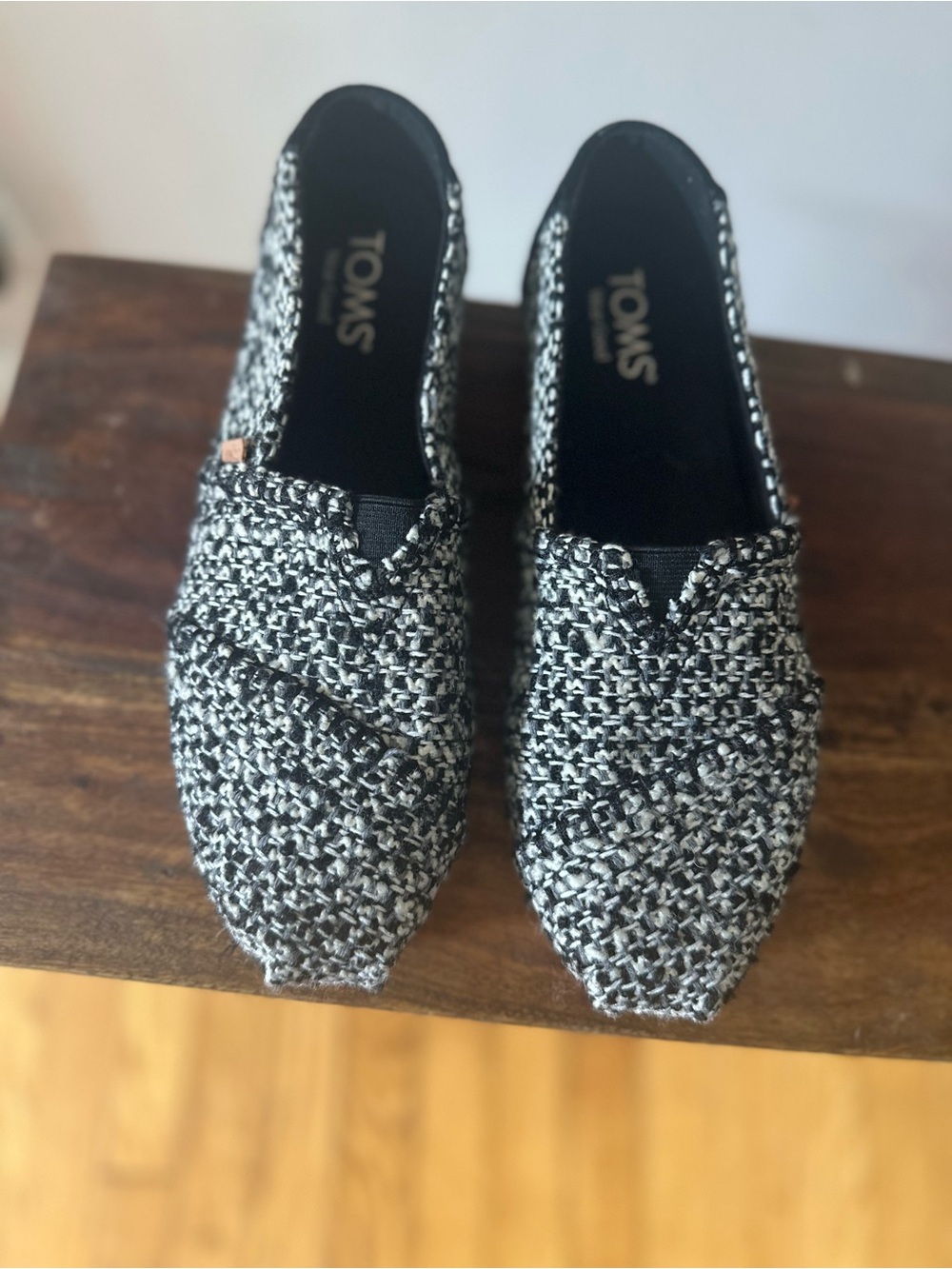 NWOB TOMS Women's Sz: 7.5 Alpargata Ribbed Sweater Black White Cozy Flats